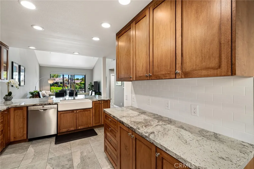 152 Lost River Drive, Palm Desert, California 92211 home-pic-10